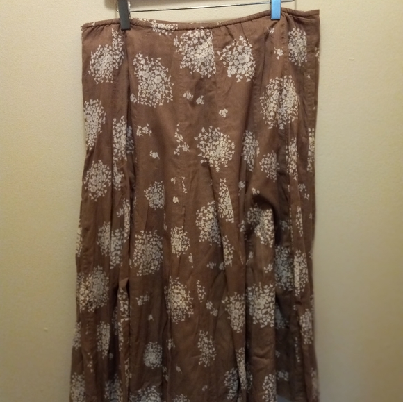 Coldwater Creek Midlength Full Skirt is Women's Size M - Picture 3 of 3